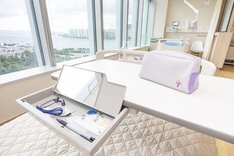 Image of CUHK Medical Centre Inpatient Ward 4-bed RoomEnvironment 中大醫院 病房四人房相片
