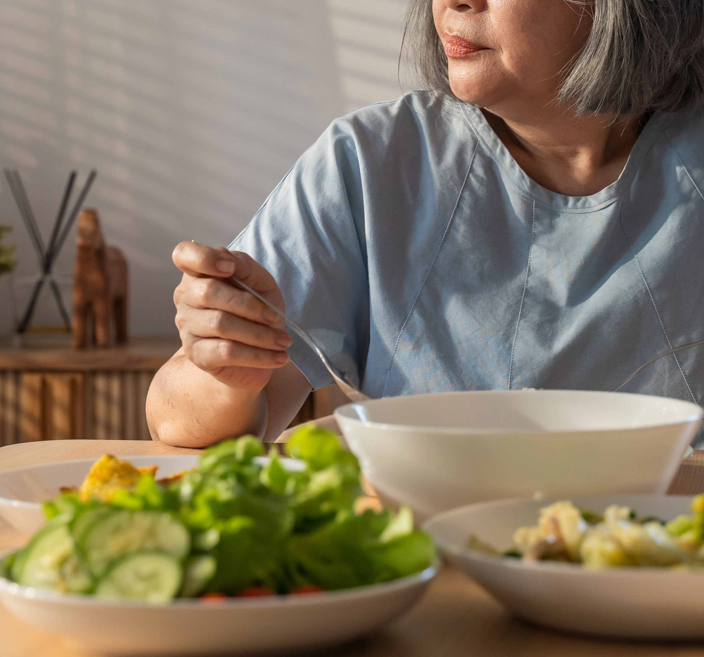 長者吃東西圖片