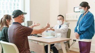 中大醫院獲古樹普洱茶義賣捐助長者認知障礙症篩查　55名長者受惠　近三成確診初期阿茲海默症