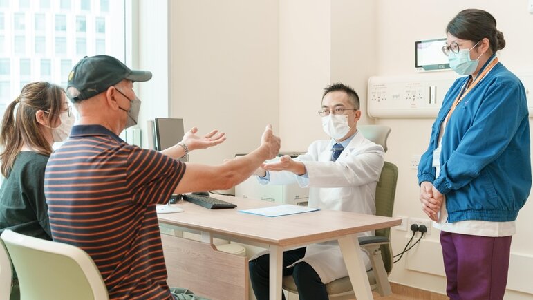 中大醫院獲古樹普洱茶義賣捐助長者認知障礙症篩查　55名長者受惠　近三成確診初期阿茲海默症